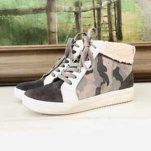 Blondo Sneakers Womens 7 M Gray Camo Leather Waterproof Lace Up High Top Boots